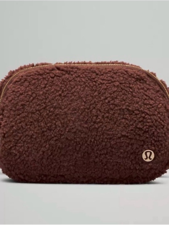 Handbags - Lululemon Everywhere Belt Bag - Chocolate Brown